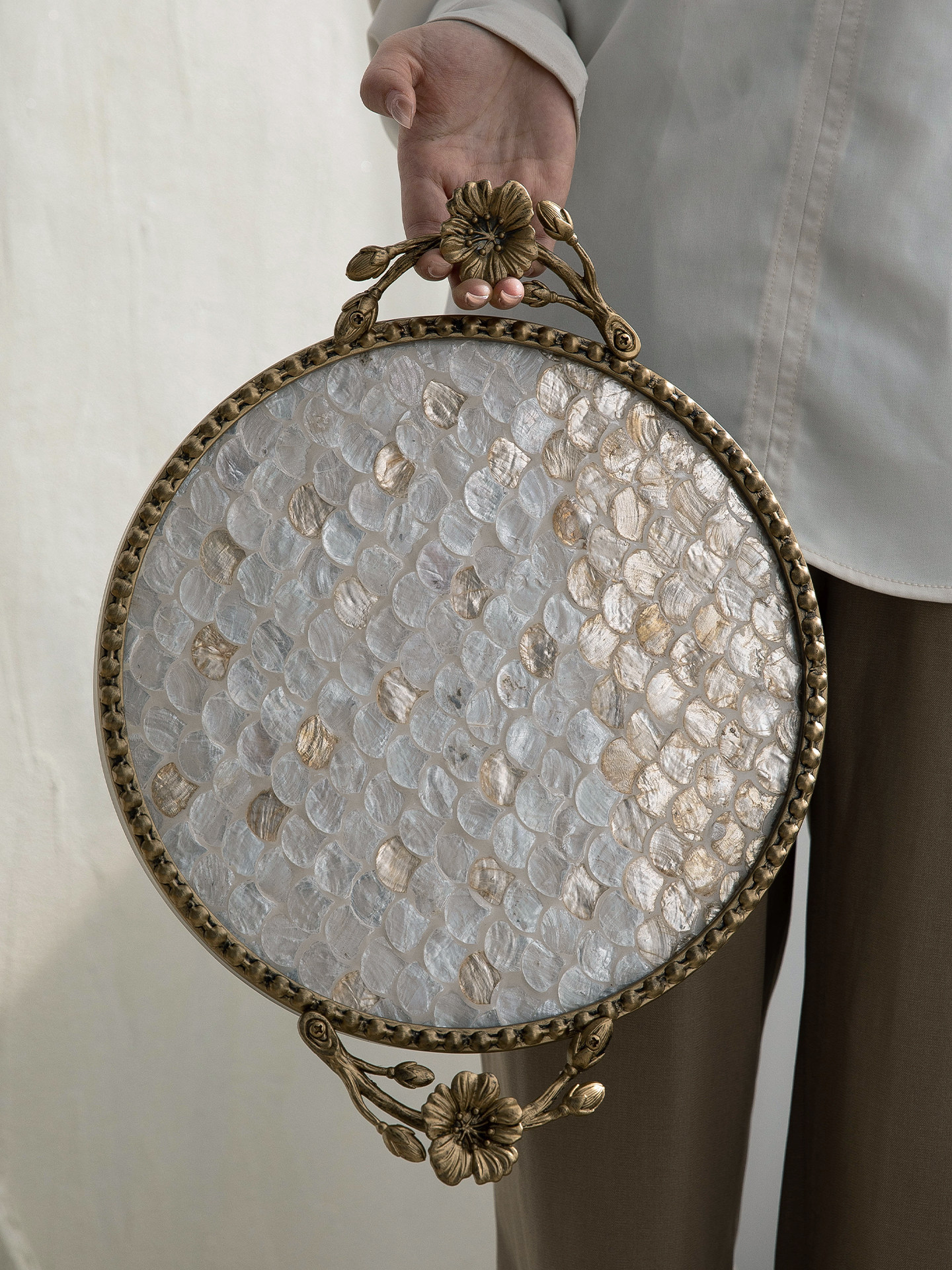 Retro light luxury shell decor - مراجعة Luxury Skincare Tray وسعره