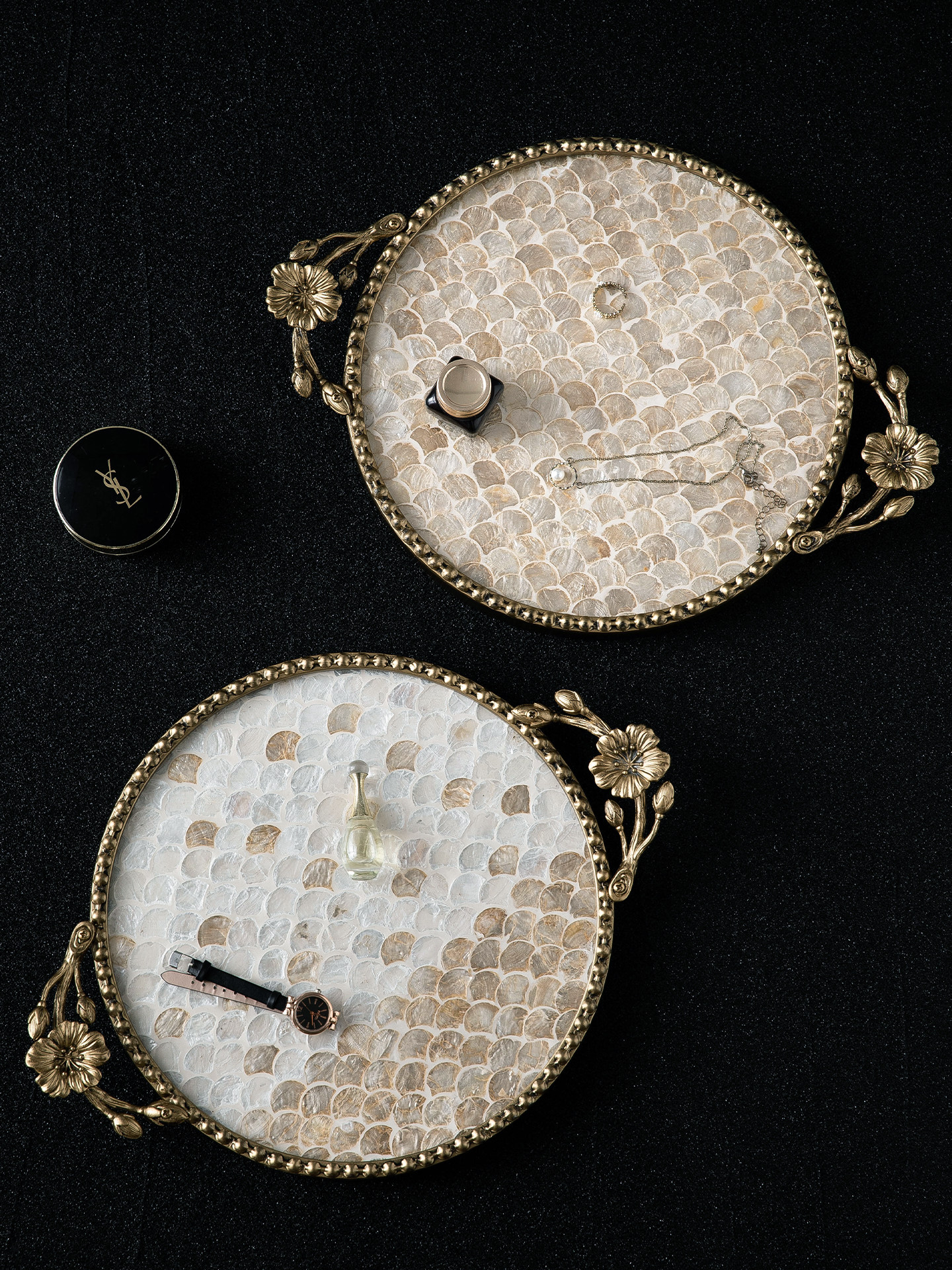Retro light luxury shell decor - مراجعة Luxury Skincare Tray وسعره