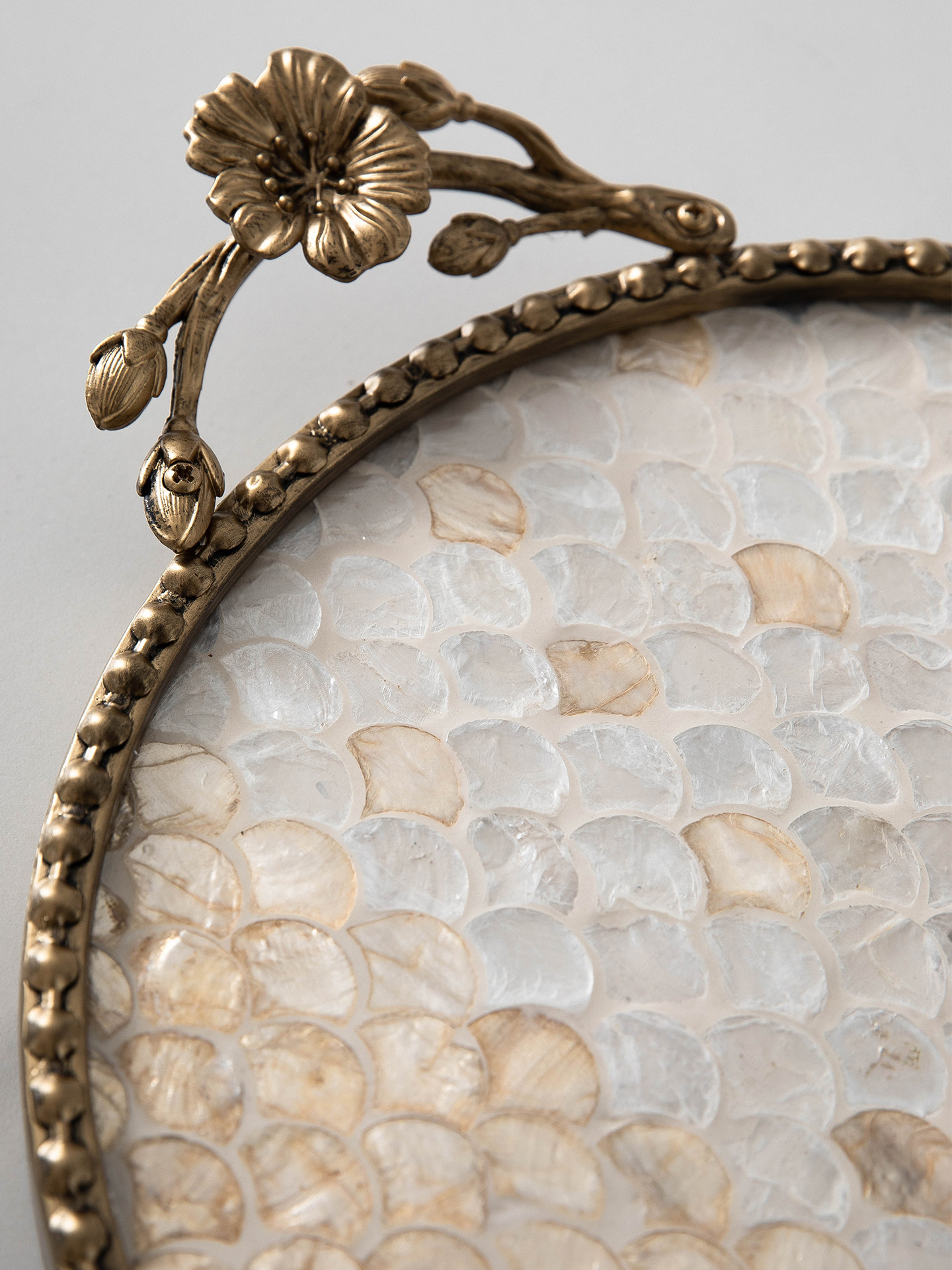 Retro light luxury shell decor - مراجعة Luxury Skincare Tray وسعره